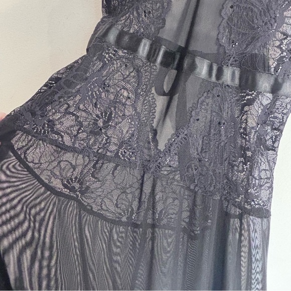 LISA’S FOLLY LUXE Sz S Elegant Black Lace Nightgown Built In Bra Adjustabletable - Picture 5 of 10